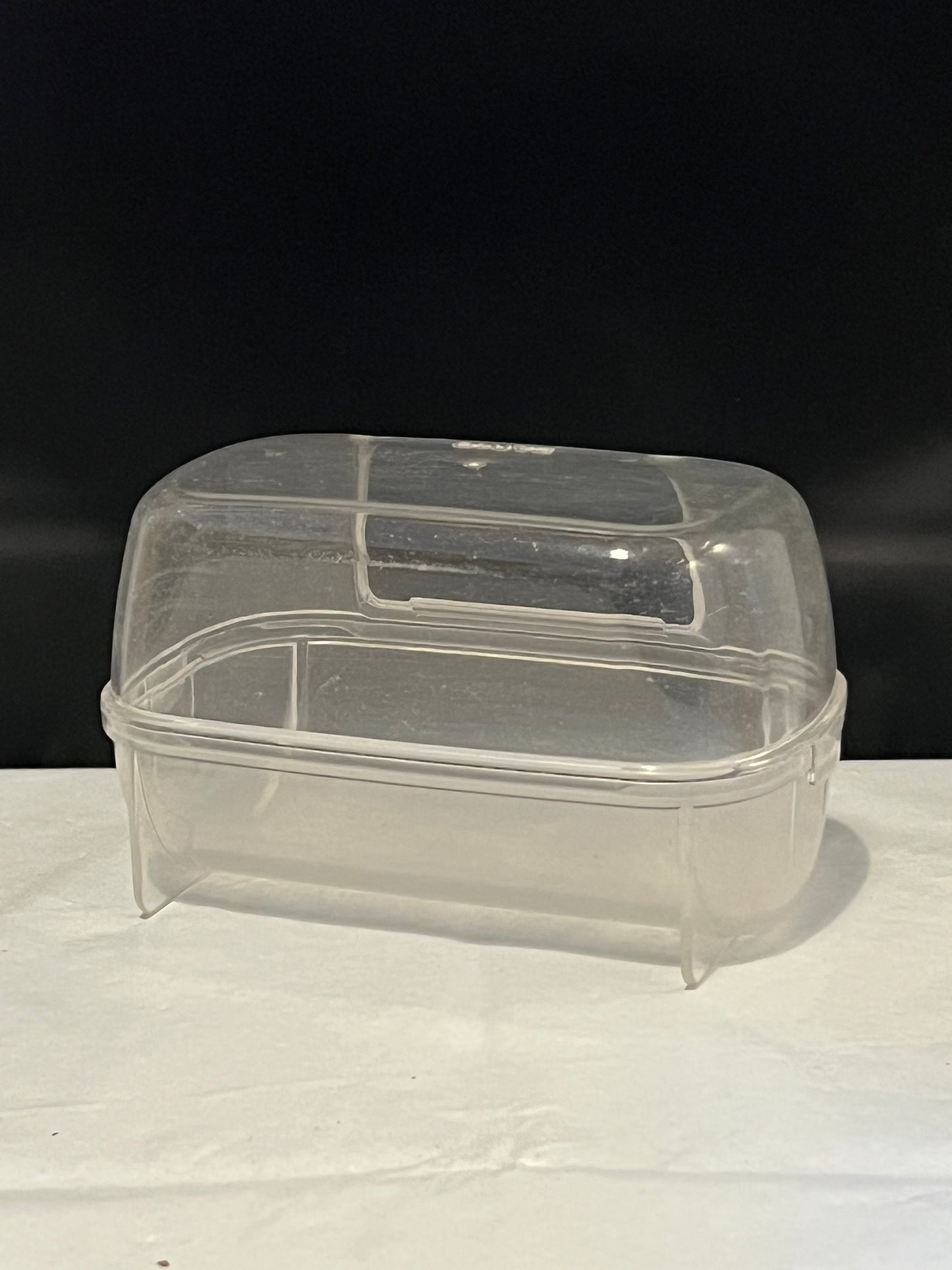 Preloved transparent plastic hide out sand bath