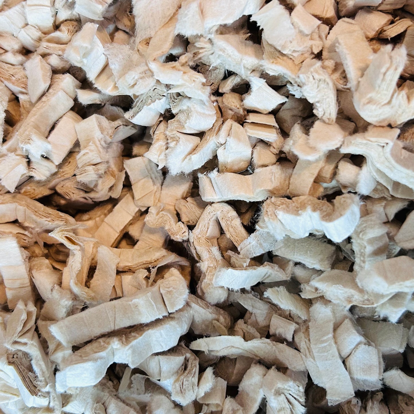 Shredded unbleached tissue bedding
